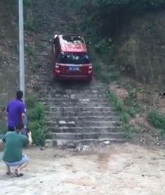 路虎爬坡视频,惊险爬坡瞬间全程回顾