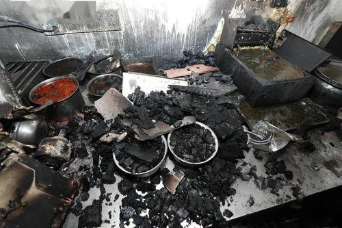 火锅店起火视频,现场惊心动魄！